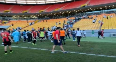 إصابات بين مشجعي اتحاد العاصمة بعد مباراة جاراف السنغالي (فيديو)